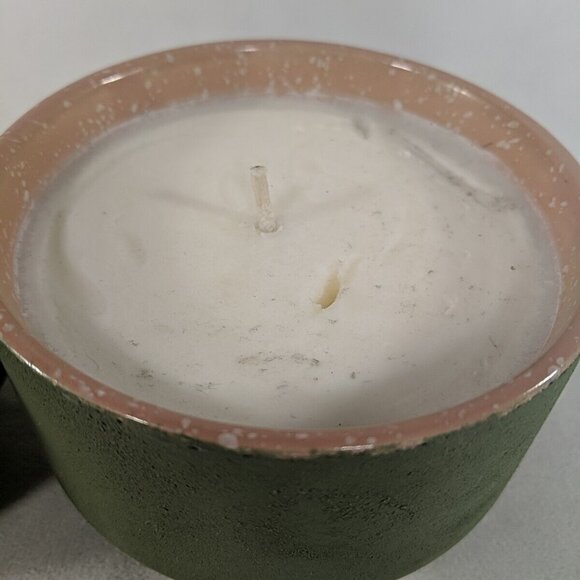 Illume 2 Set Candles Citron & Vetiver 11.9 oz 338 g NEW $78 MSRP Green Yellow - Picture 4 of 11